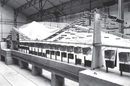 1950-1983:Le temps de bâtir:Essai en laboratoire du pont de Tancarville